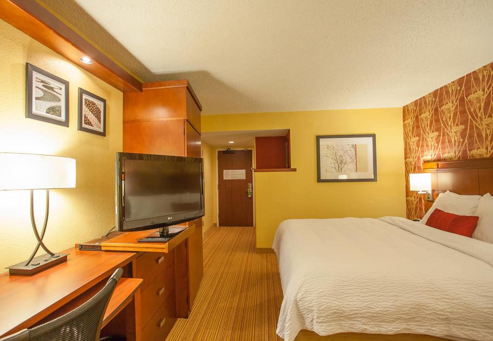 Courtyard By Marriott Charlotte Airport Loso Exterior foto