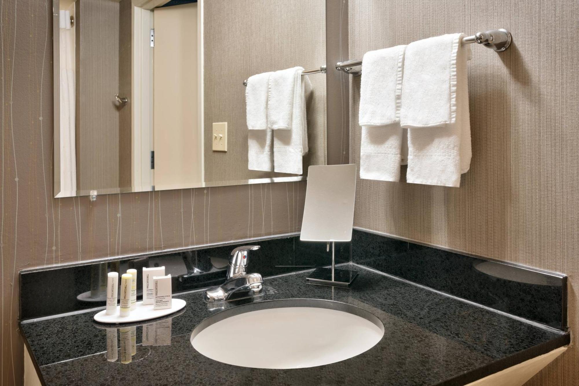 Courtyard By Marriott Charlotte Airport Loso Exterior foto