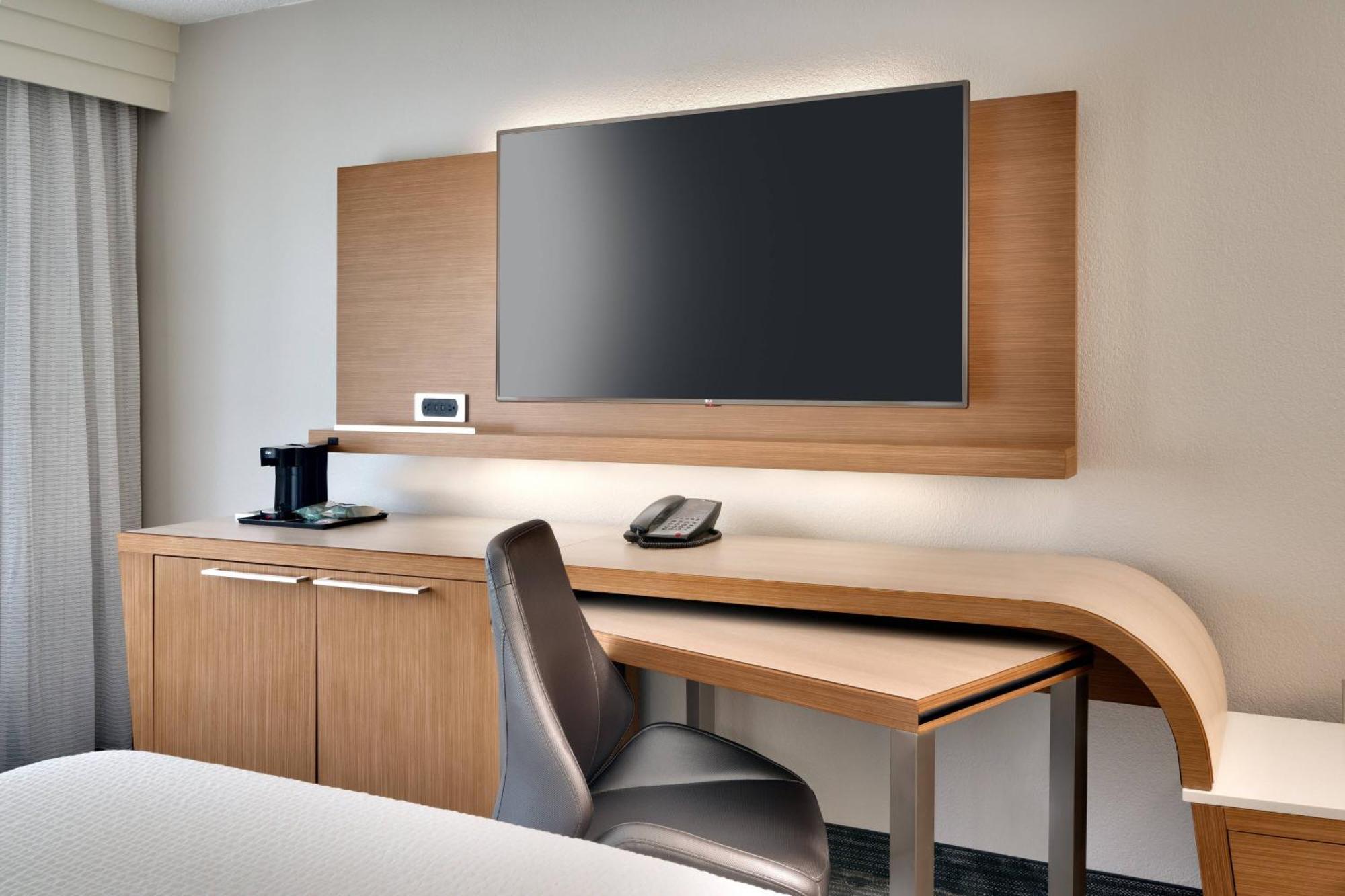Courtyard By Marriott Charlotte Airport Loso Exterior foto
